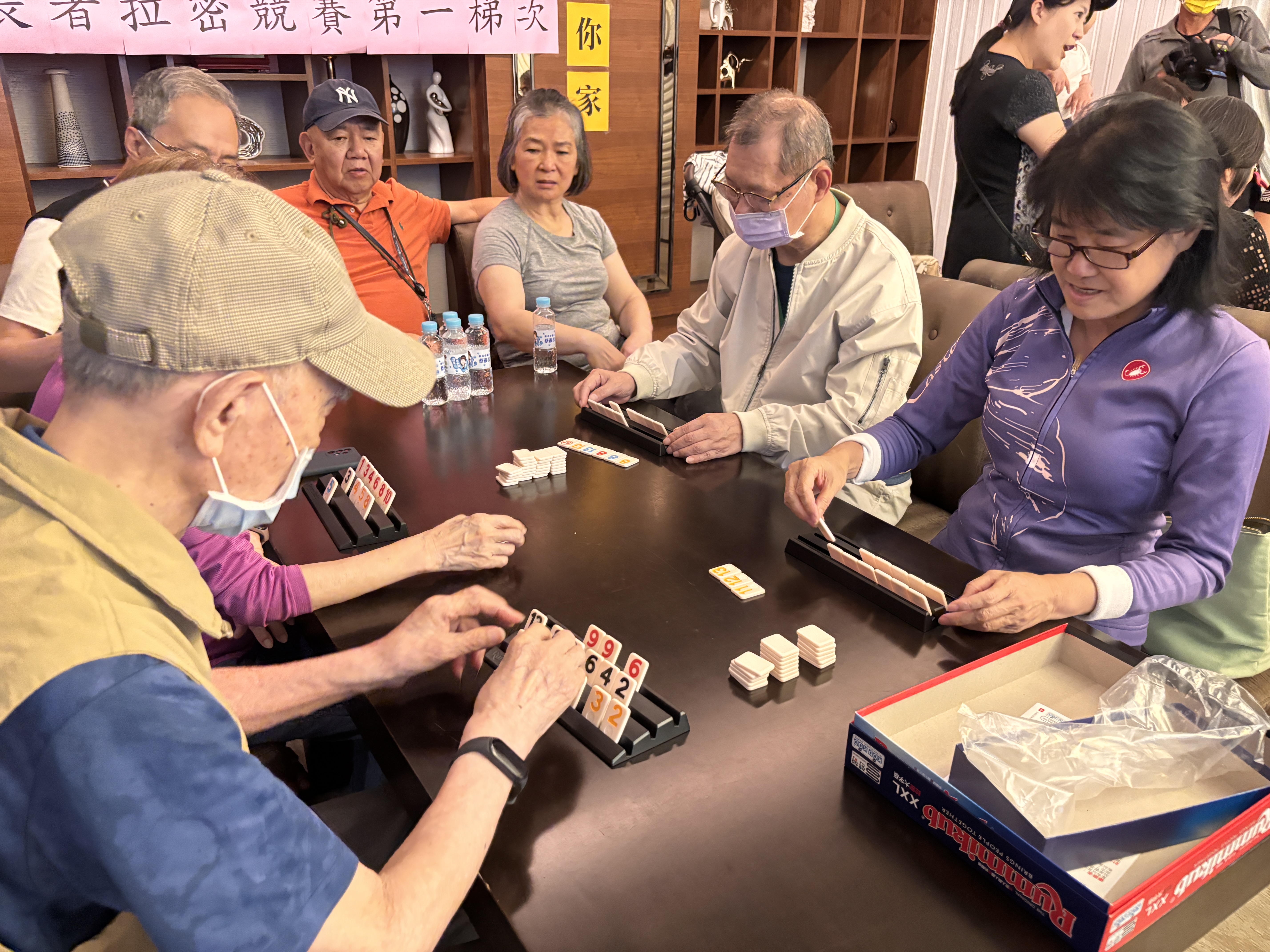 03. 參賽者及觀賽者個個聚精會神!